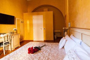 Pensión Navona Tower Relais 2*