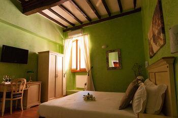 Navona Tower Relais Affittacamere 2*
